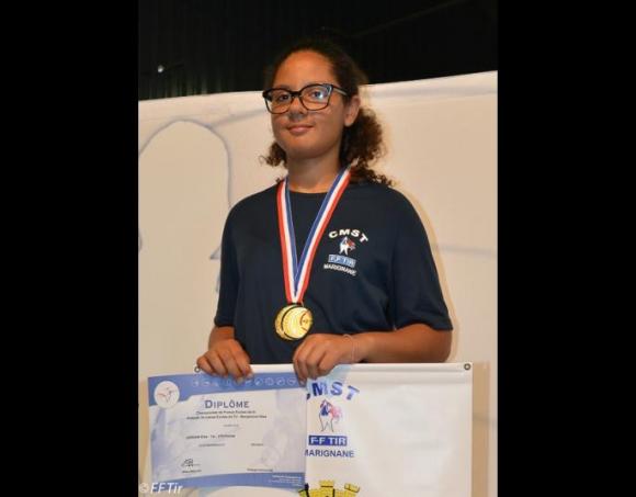 ELEA GORAM 12 ans CHAMPIONNE DE FRANCE AU PISTOLET OLYMPIQUE 10 M.jpg ELEA GORAM 12 ans CHAMPIONNE DE FRANCE AU PISTOLET OLYMPIQUE 10 M.jpg